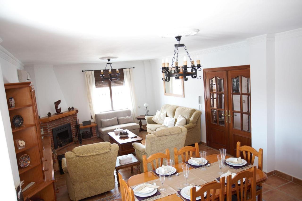 Casa De Las Montanas Villanueva del Trabuco Luaran gambar